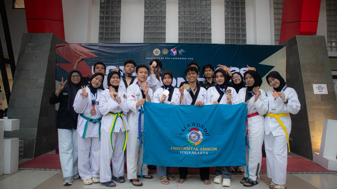 Taekwondo Universitas AMIKOM Yogyakarta Raih 10 Medali di UGM